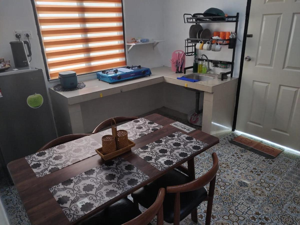Homestay Embah Ros & Embah Lek Hutan Melintang Экстерьер фото